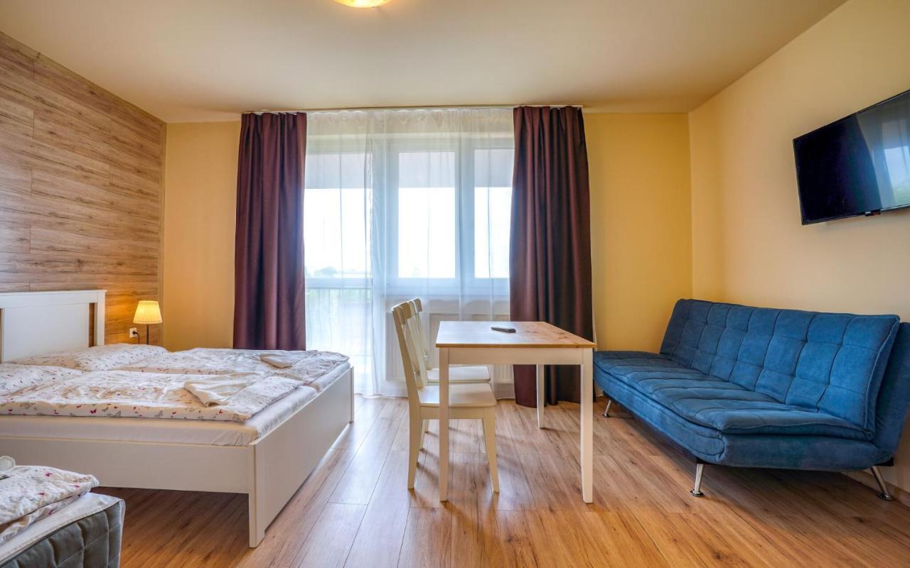Apartmany Karmon Park Velky Meder Ngoại thất bức ảnh