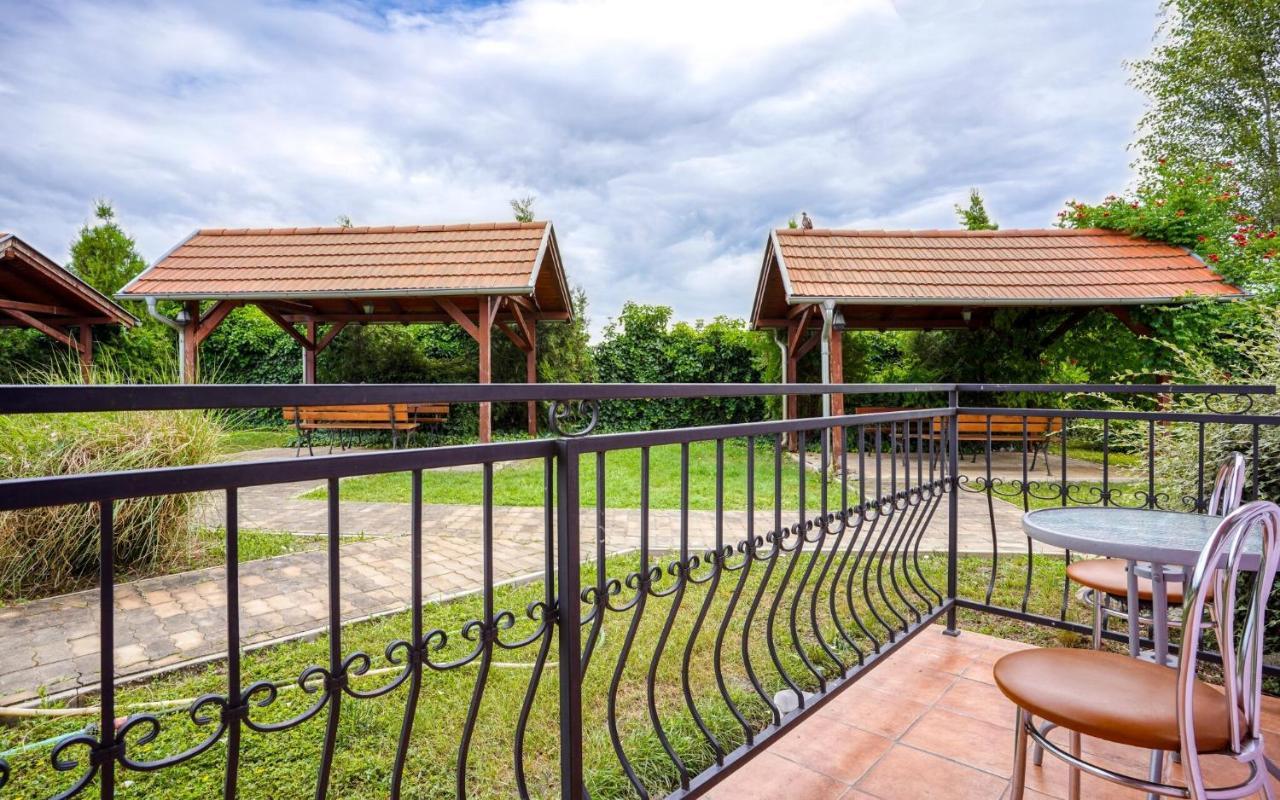Apartmany Karmon Park Velky Meder Ngoại thất bức ảnh