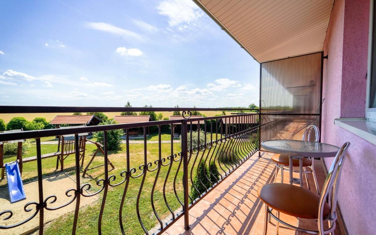 Apartmany Karmon Park Velky Meder Ngoại thất bức ảnh
