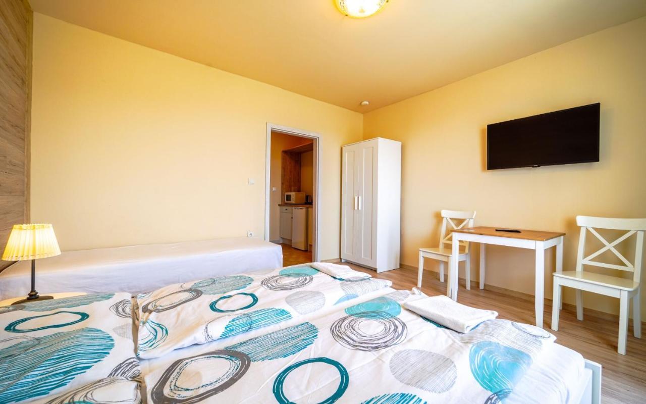 Apartmany Karmon Park Velky Meder Ngoại thất bức ảnh